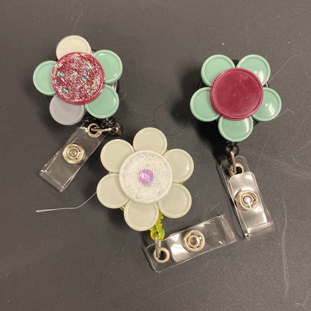Retractable name badge reels
